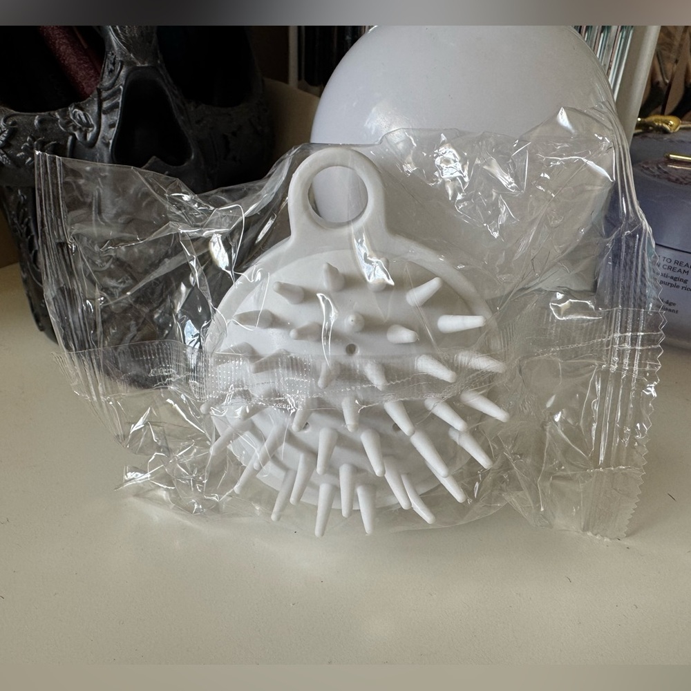 3/$15 White Scalp Massager Brush